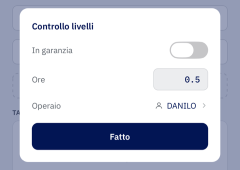 Popup dettagli intervento su telefono — garanzia/ore/operaio